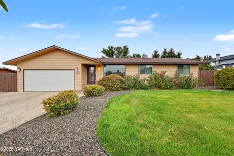 108 N 90th Ave, Yakima, WA 98908