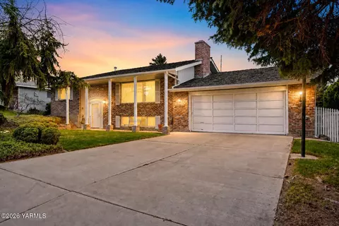 801 S 69th Ave, Yakima, WA 98908