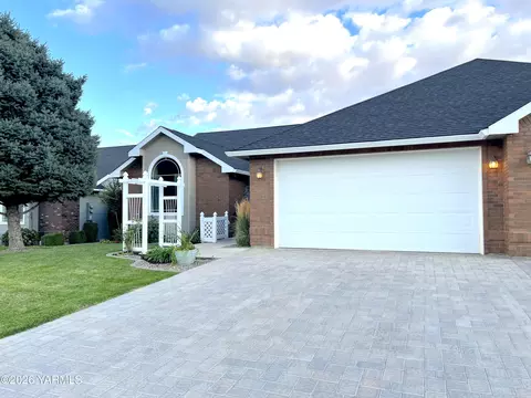 8704 Midvale Rd, Yakima, WA 98908
