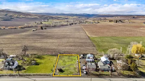 15660 Summitview Rd, Yakima, WA 98908