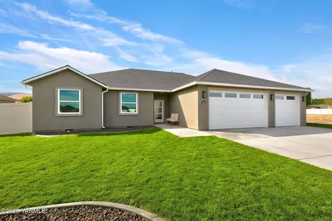 4610 W Oak Ave, Yakima, WA 98903