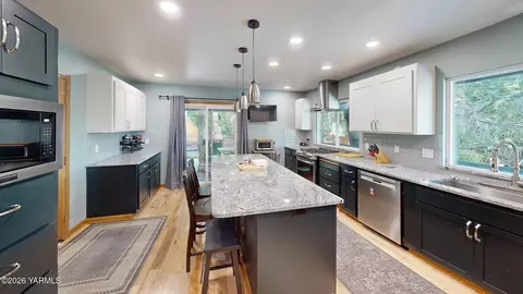 118 N 79th Ave, Yakima, WA 98908