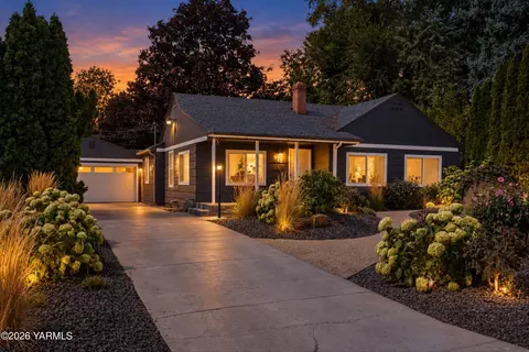 912 S 25th Ave, Yakima, WA 98902