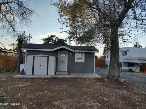 502 S 12th St, Yakima, WA 98901