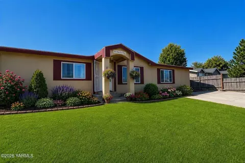 6104 Crestfields Rd, Yakima, WA 98903