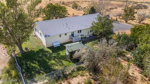 4301 Cheyne Rd, Zillah, WA 98953