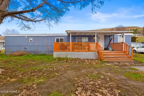 2205 Butterfield Rd #241, Yakima, WA 98901