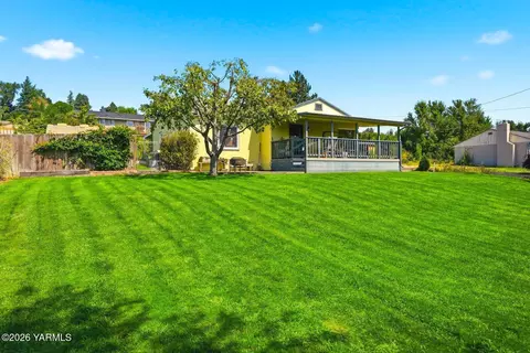 8705 Summitview Ave, Yakima, WA 98908