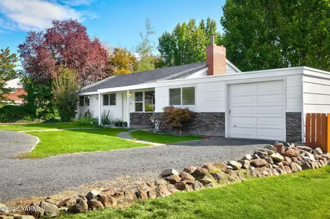 217 N 63rd Ave, Yakima, WA 98908