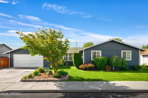 4612 Glenmoor Cir, Yakima, WA 98908