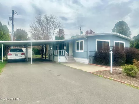 2205 Butterfield Rd #11, Yakima, WA 98901