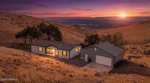 291 Kelly Ln, Yakima, WA 98901