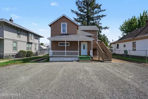 109 S 6th St, Yakima, WA 98901