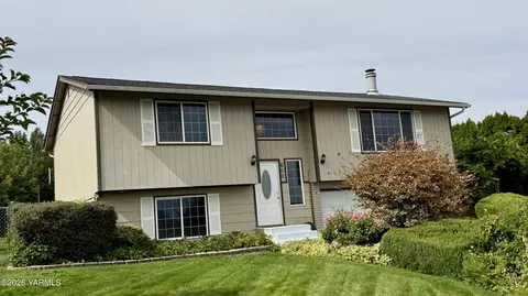 600 Westwind Dr, Zillah, WA 98953