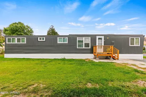 110 Sage Trail Rd #13, Yakima, WA 98901