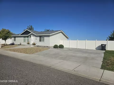 602 New Gate Dr, Prosser, WA 99350