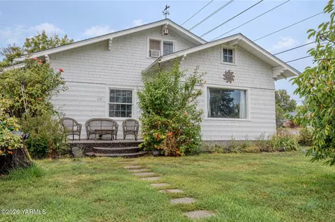 110 N 3rd St, Selah, WA 98942