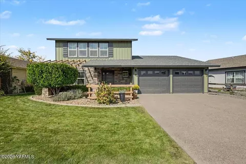 708 Kachess Ln, Zillah, WA 98953