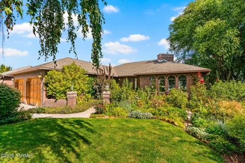 5 N 77th Ave, Yakima, WA 98908
