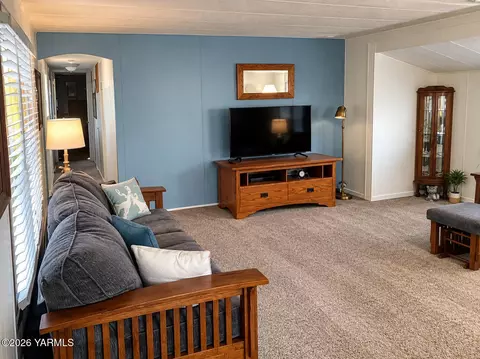 8301 W Tieton Dr #86, Yakima, WA 98908