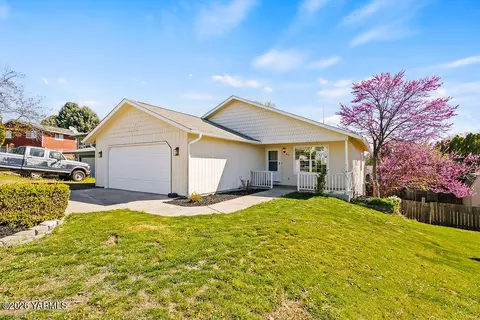 603 Westwind Dr, Zillah, WA 98953