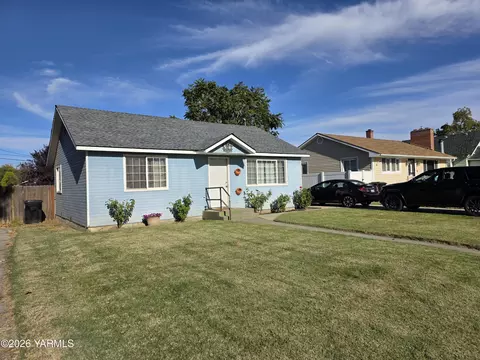 906 Jefferson Ave, Toppenish, WA 98948
