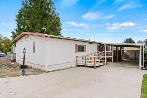 1130 N Wenas Rd #13, Selah, WA 98942