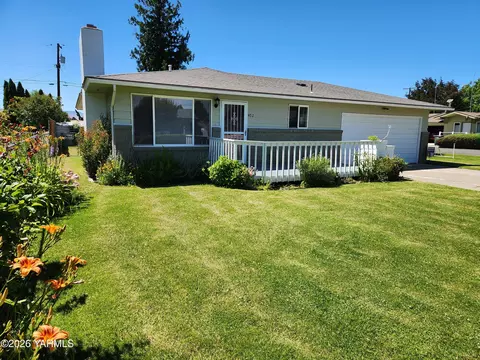 402 S 69th Ave, Yakima, WA 98908