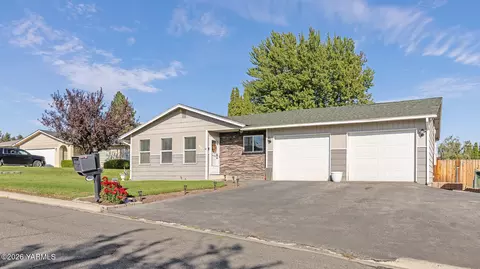 417 S 81st Ave, Yakima, WA 98908