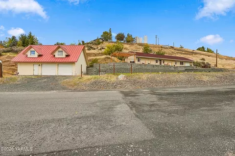 121 Garden Dr, Yakima, WA 98908