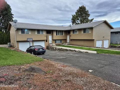 4802 04 Mccargar St Ave, Yakima, WA 98908