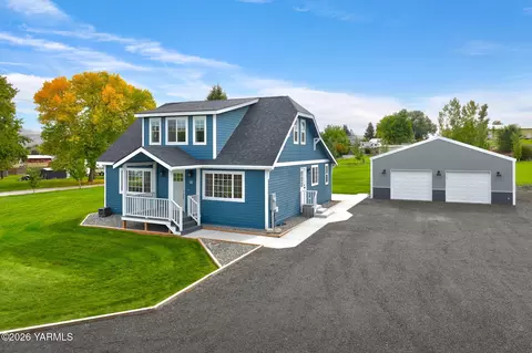 61 Thunder Rd, Selah, WA 98942
