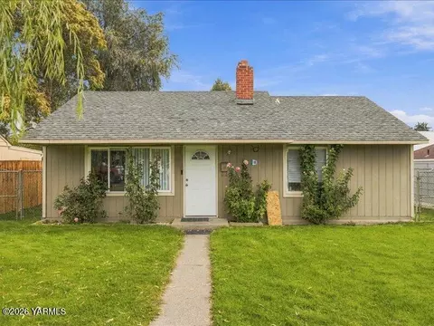 1407 S 11th Ave, Yakima, WA 98902