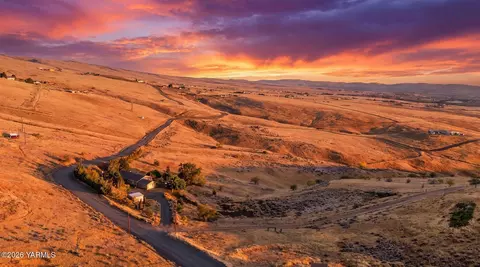 11 Stealth Ln, Yakima, WA 98901