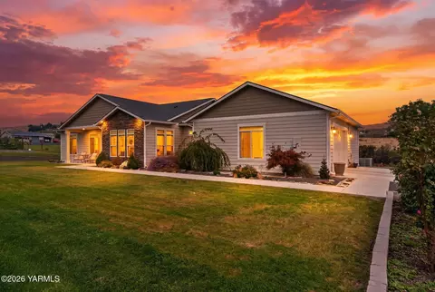 11007 Summitview Ext Rd, Yakima, WA 98908