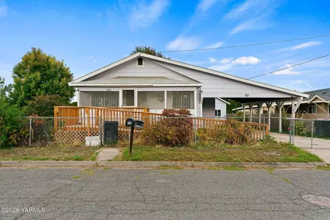 101 N Fir St, Toppenish, WA 98948