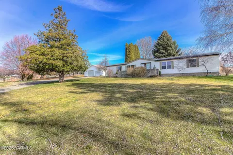 191 Deweese Ln, Yakima, WA 98901