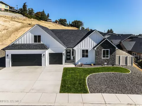 301 N 89th Ave, Yakima, WA 98908