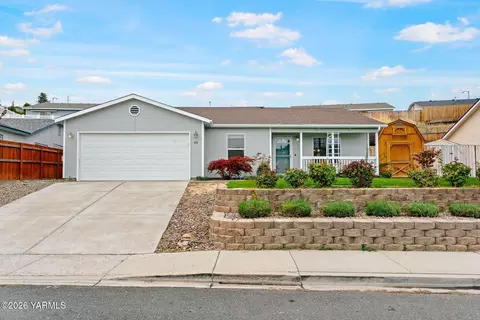 408 N 77th Ave, Yakima, WA 98908