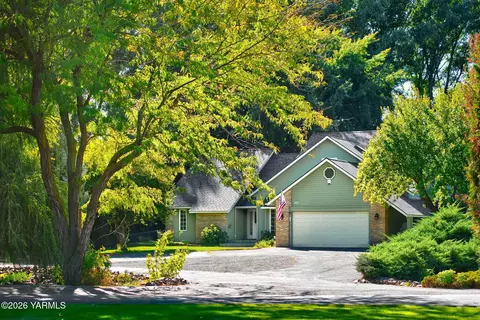 20 Estate Way, Yakima, WA 98908