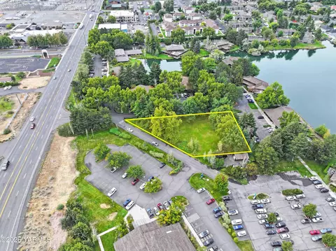 1310 N 16th Ave, Yakima, WA 98902