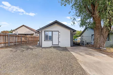 1014 Canal Ave, Tieton, WA 98947