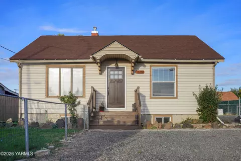 1504 S 18th St, Yakima, WA 98901
