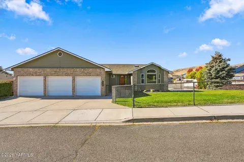 4940 N Sky Vista Ave, Yakima, WA 98901