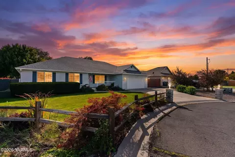 218 S 86th Pl, Yakima, WA 98908