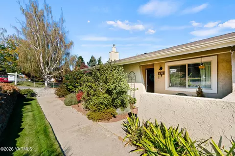 631 N 50th Ave, Yakima, WA 98908