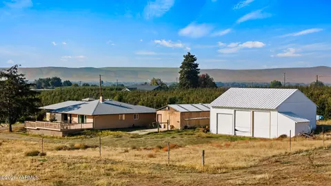 130 Bliss Rd, Zillah, WA 98953