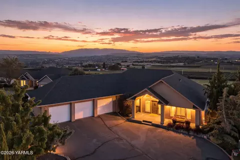 828 Lookout Point Rd, Selah, WA 98942