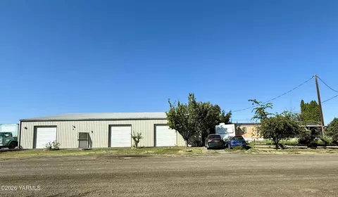 1702 Moore Rd, Yakima, WA 98908
