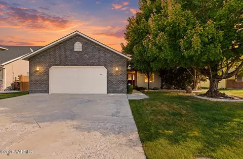 705 S 87th Ave, Yakima, WA 98908